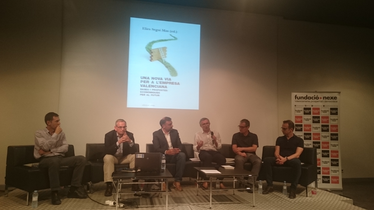 Presentación de una de las publicaciones de Nexe por sus autores: Isidre March, Josep Vicent Boira, Elies Seguí, Rafael Beneyto, Vicent Cucarella i Angel Soler