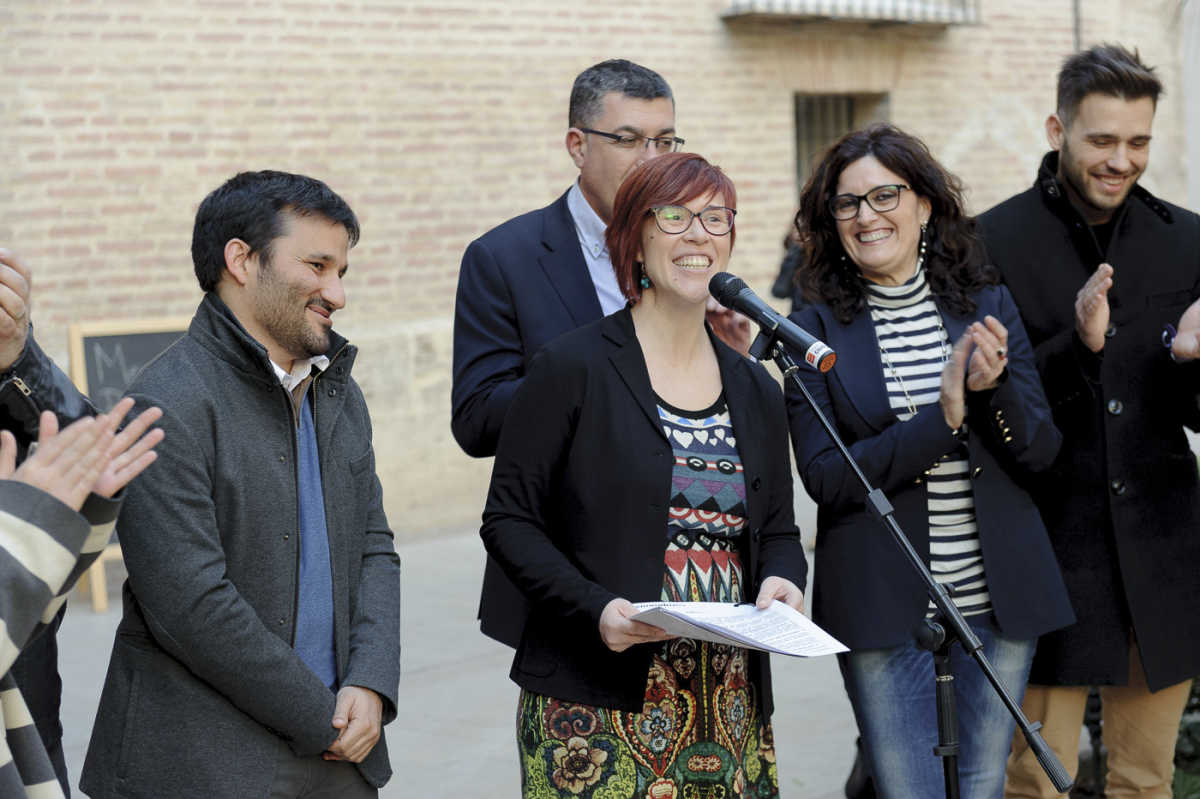 Àgueda Micó junto a Vicent Marzà y otros dirigentes del Bloc. Foto: KIKE TABERNER