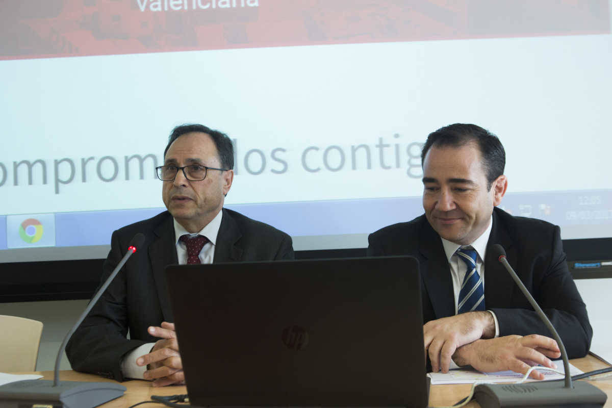 Vicent Soler, conseller de Hacienda, y Manuel Illueca, director del IVF. Foto: EVA MÁÑEZ