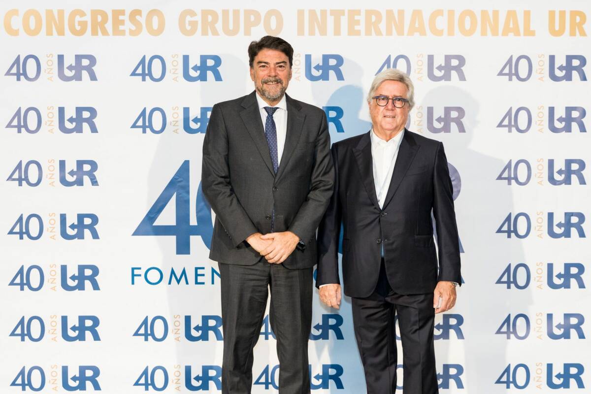 El alcalde de Alicante, Luis Barcala, y el doctor José López Gálvez.